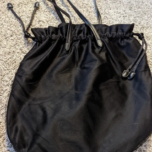 Victoria's secret drawstring shoulder bag - Picture 3 of 6